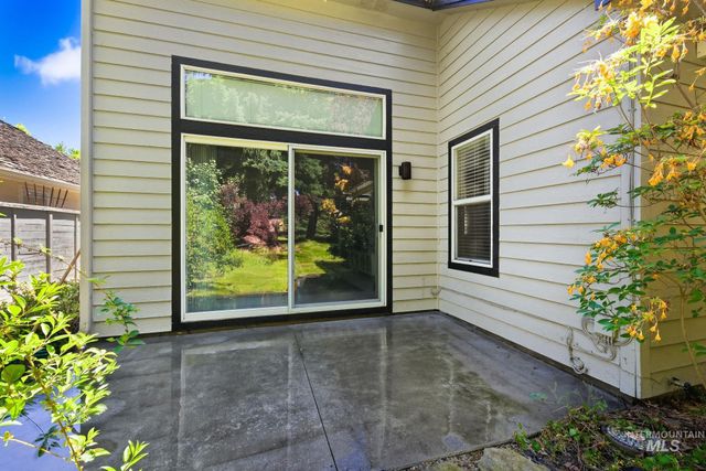 5081 N Marsh Ave, Garden City, ID 83714