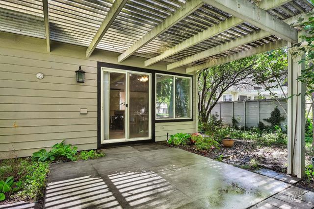 5081 N Marsh Ave, Garden City, ID 83714