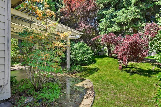 5081 N Marsh Ave, Garden City, ID 83714