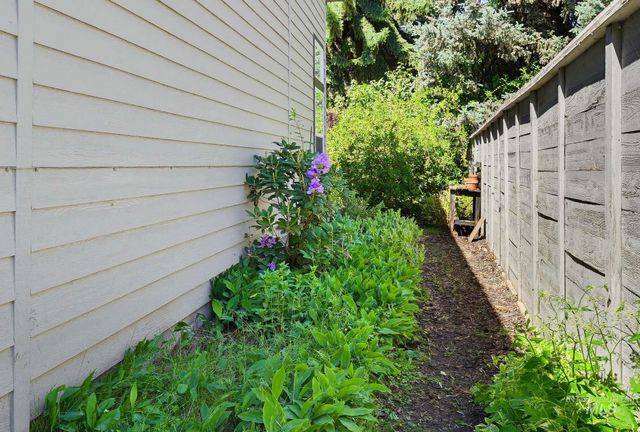 5081 N Marsh Ave, Garden City, ID 83714