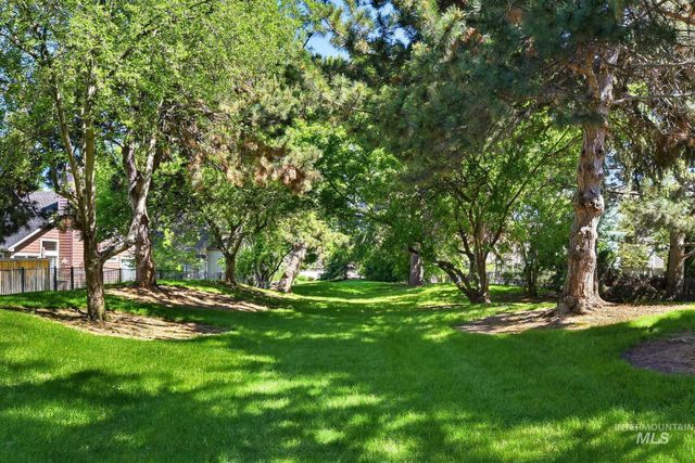 5081 N Marsh Ave, Garden City, ID 83714
