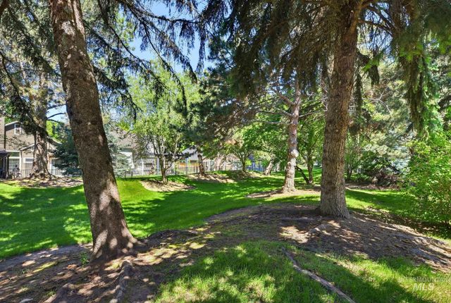 5081 N Marsh Ave, Garden City, ID 83714