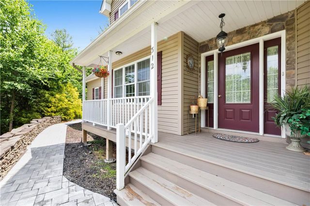 312 Reagan Drive, East Stroudsburg, PA 18301