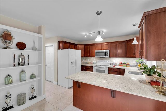 312 Reagan Drive, East Stroudsburg, PA 18301