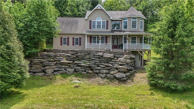 312 Reagan Drive, East Stroudsburg, PA 18301