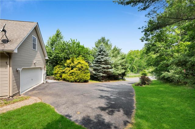 312 Reagan Drive, East Stroudsburg, PA 18301