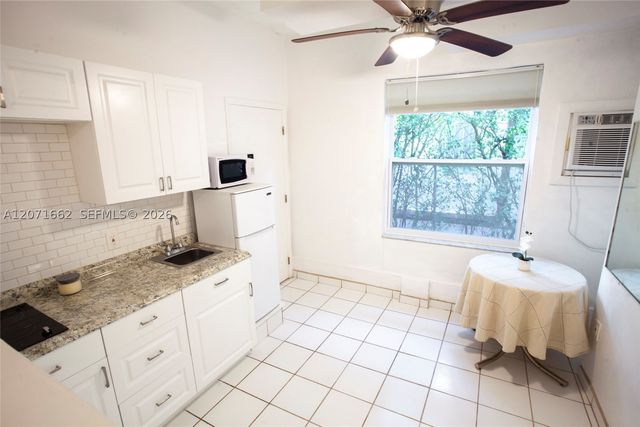 4720 Pine Tree Dr 1, Miami Beach, FL 33140