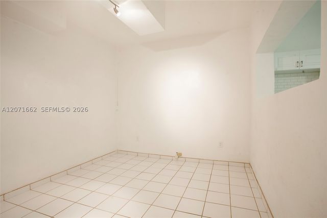 4720 Pine Tree Dr 1, Miami Beach, FL 33140