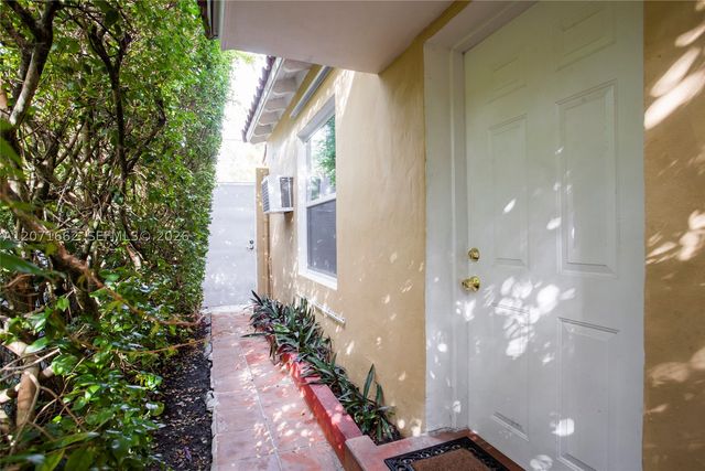 4720 Pine Tree Dr 1, Miami Beach, FL 33140