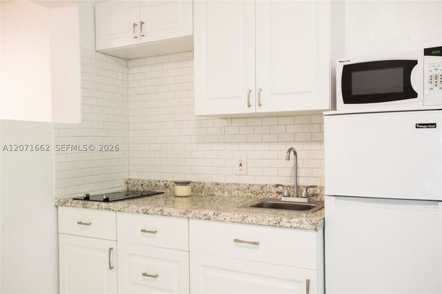 4720 Pine Tree Dr 1, Miami Beach, FL 33140