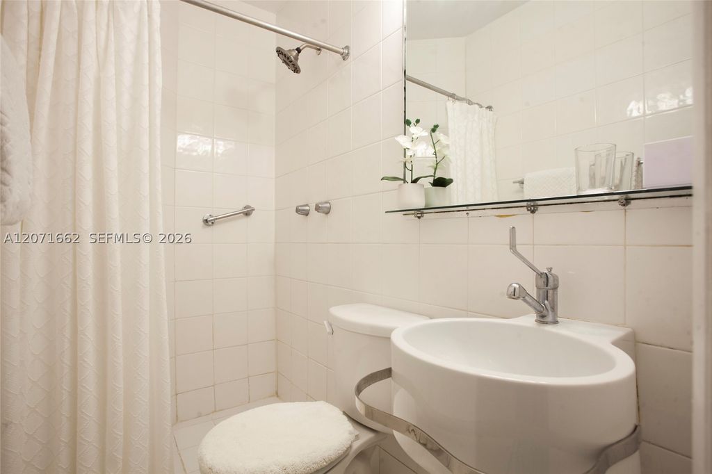 4720 Pine Tree Dr 1, Miami Beach, FL 33140