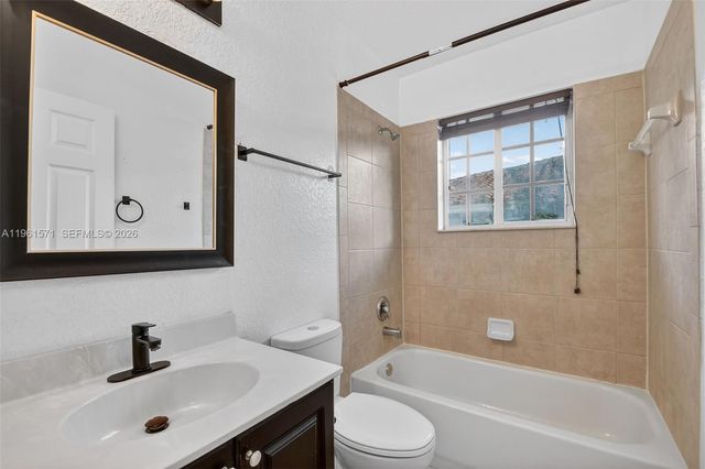 4206 Napoli Lake Dr, Riviera Beach, FL 33410