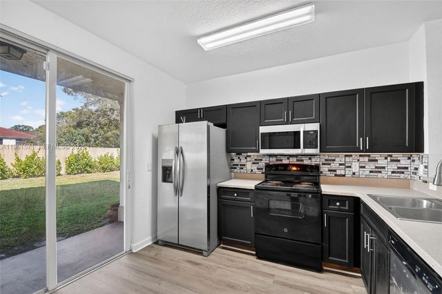 4206 Napoli Lake Dr, Riviera Beach, FL 33410