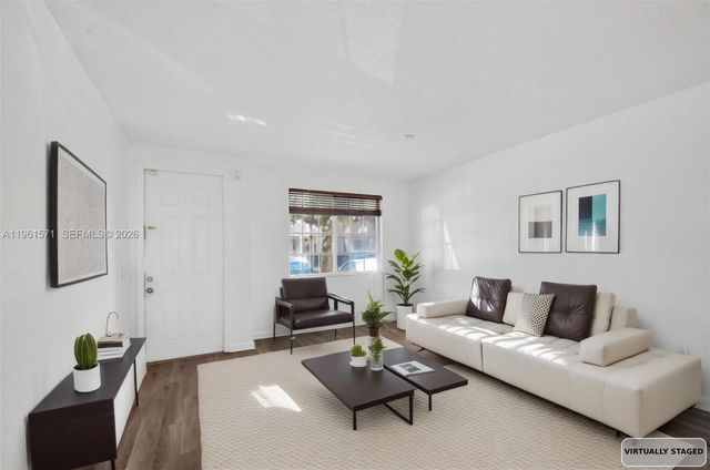 4206 Napoli Lake Dr, Riviera Beach, FL 33410