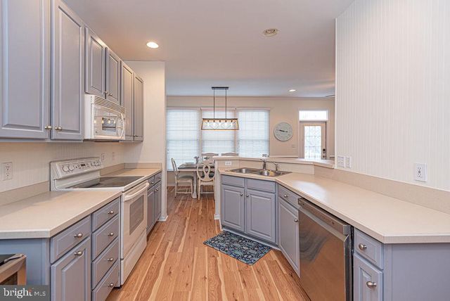 12 VILLAGE GREEN DR, Ocean View, DE 19970