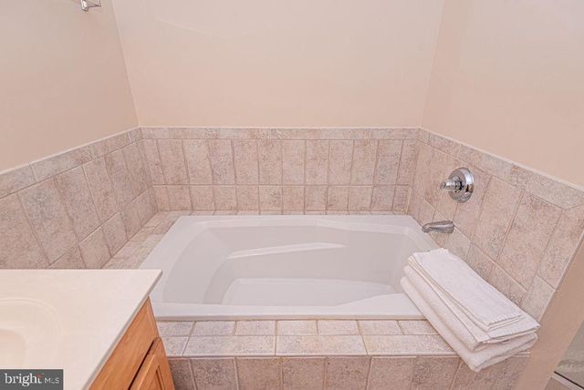 12 VILLAGE GREEN DR, Ocean View, DE 19970