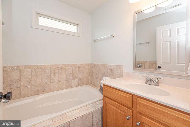 12 VILLAGE GREEN DR, Ocean View, DE 19970