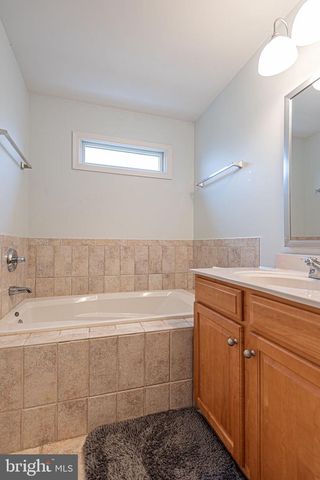 12 VILLAGE GREEN DR, Ocean View, DE 19970