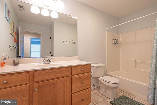 12 VILLAGE GREEN DR, Ocean View, DE 19970