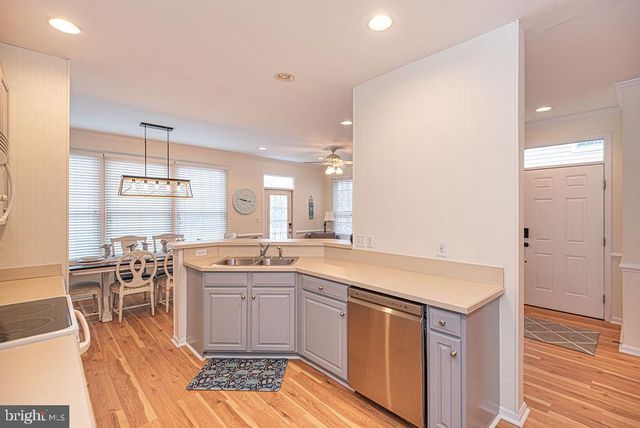 12 VILLAGE GREEN DR, Ocean View, DE 19970