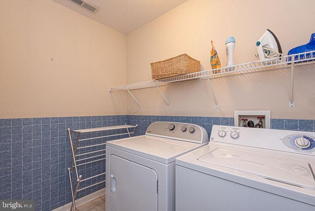 12 VILLAGE GREEN DR, Ocean View, DE 19970