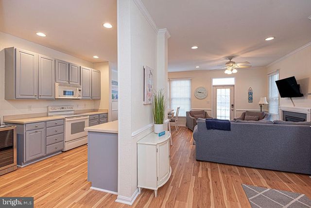 12 VILLAGE GREEN DR, Ocean View, DE 19970