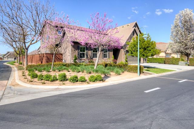 4249 N Waterside Drive, Clovis, CA 93619