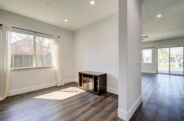 4249 N Waterside Drive, Clovis, CA 93619