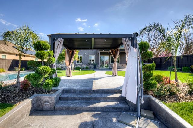 4249 N Waterside Drive, Clovis, CA 93619