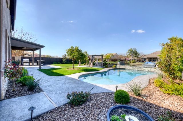 4249 N Waterside Drive, Clovis, CA 93619