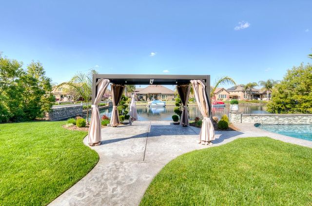 4249 N Waterside Drive, Clovis, CA 93619