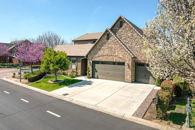 4249 N Waterside Drive, Clovis, CA 93619