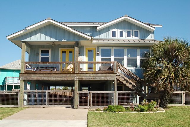 1 Jamaica DR, Rockport, TX 78382