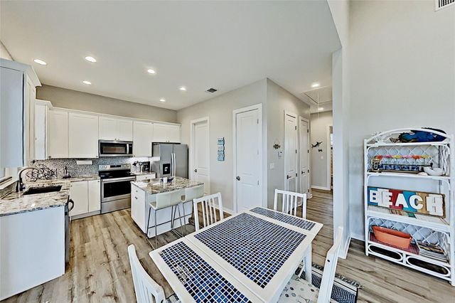 1 Jamaica DR, Rockport, TX 78382