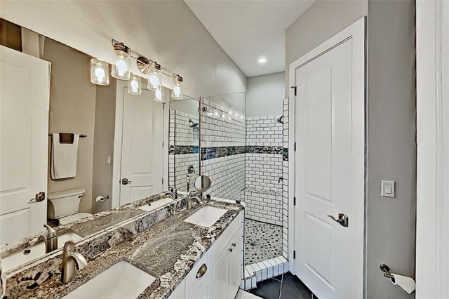 1 Jamaica DR, Rockport, TX 78382