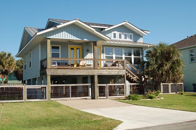 1 Jamaica DR, Rockport, TX 78382