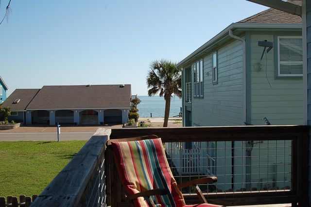 1 Jamaica DR, Rockport, TX 78382