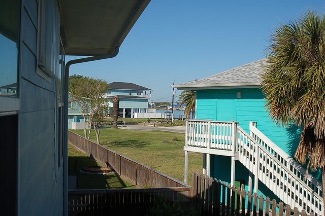 1 Jamaica DR, Rockport, TX 78382