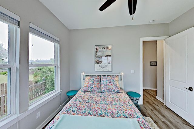 1 Jamaica DR, Rockport, TX 78382