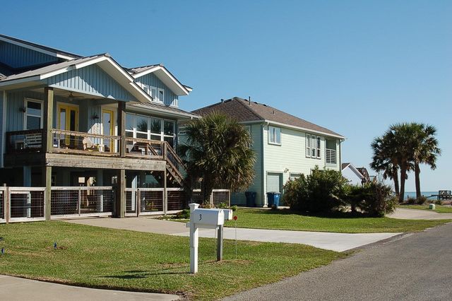 1 Jamaica DR, Rockport, TX 78382