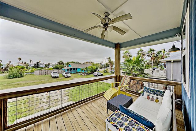 1 Jamaica DR, Rockport, TX 78382