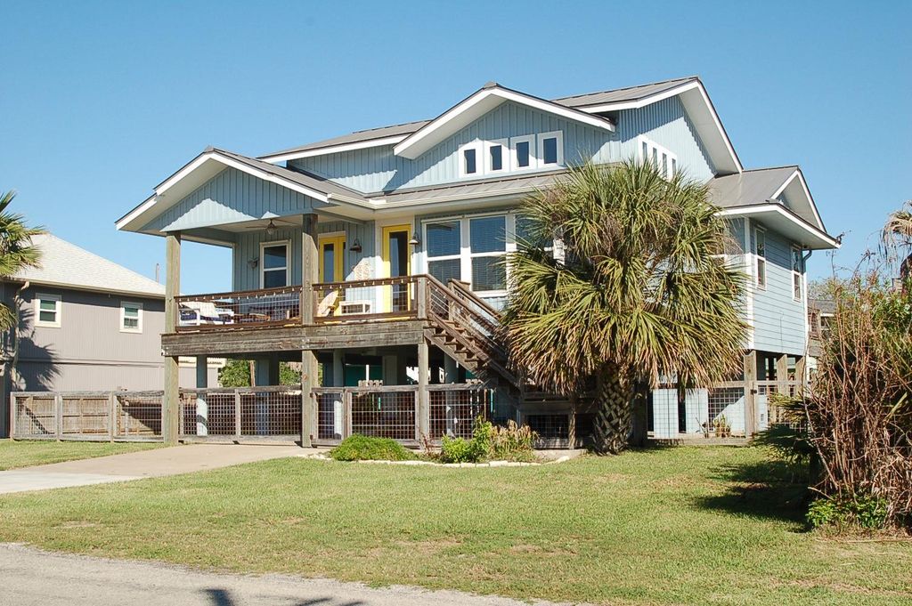 1 Jamaica DR, Rockport, TX 78382