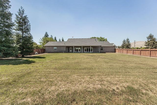 4350 Navelencia Avenue, Reedley, CA 93654