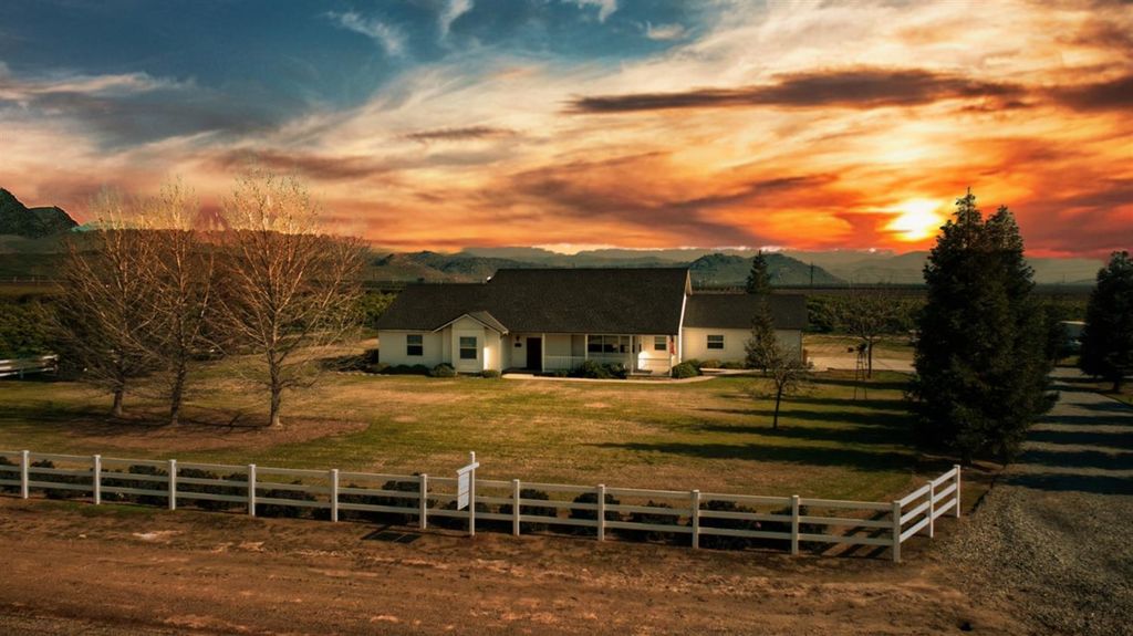 4350 Navelencia Avenue, Reedley, CA 93654