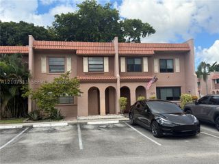 12 S Valencia Dr 5-4, Davie, FL 33324