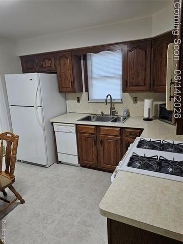 28510 Hillview Street, Roseville, MI 48066