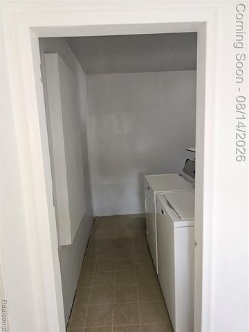 28510 Hillview Street, Roseville, MI 48066