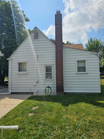 28510 Hillview Street, Roseville, MI 48066