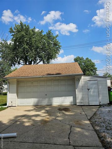 28510 Hillview Street, Roseville, MI 48066