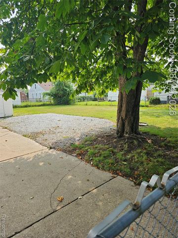 28510 Hillview Street, Roseville, MI 48066